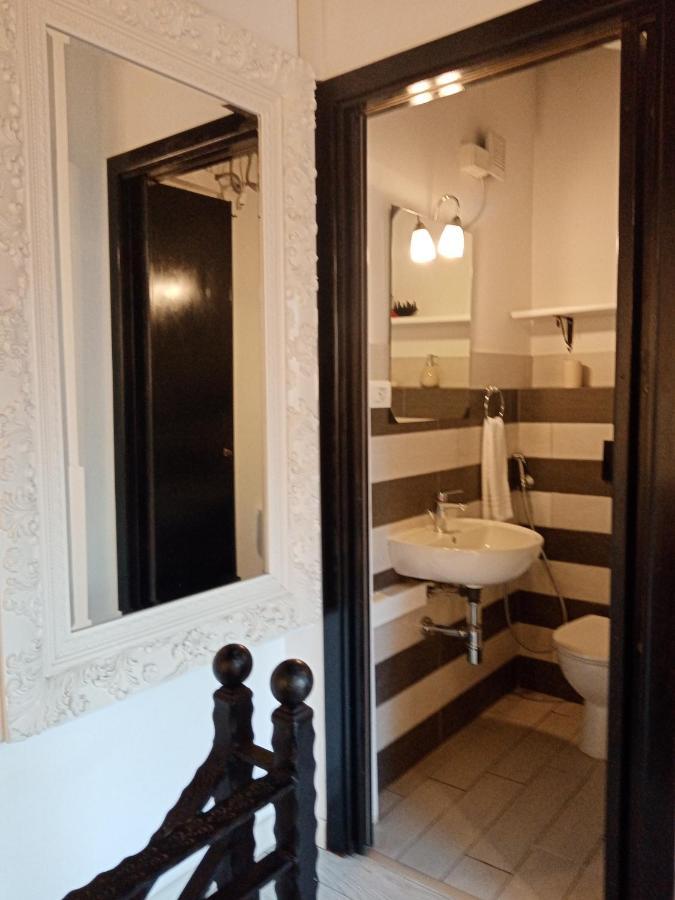 Einaudi 56 Apartment *